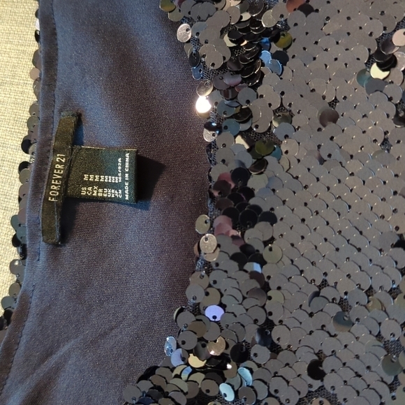 Forever 21 Deep Navy Sequined Short Sleeve Crop Top NWOT Size M - Picture 5 of 14